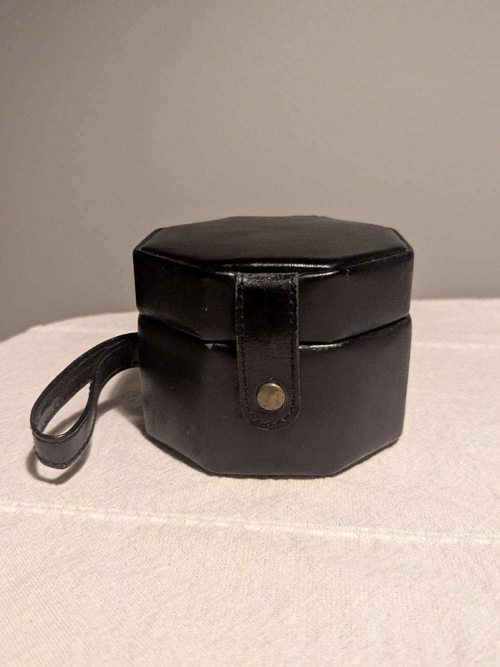 Vintage Wolf Designs Black Octagonal Leather Travel Jewelry Case